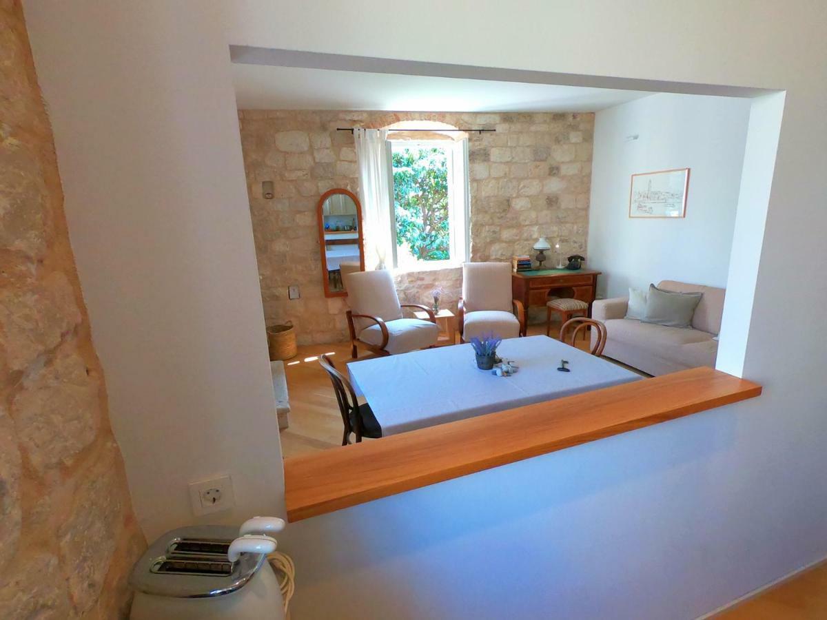 Historic Piazza House & Romantic Hidden Garden Hvar Town Kültér fotó